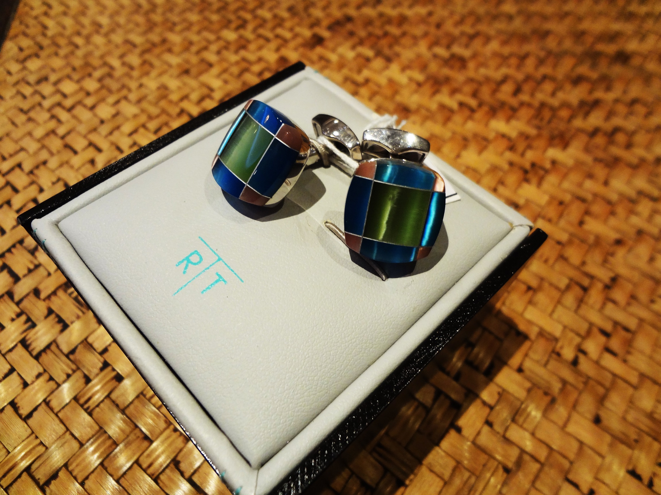 cufflink